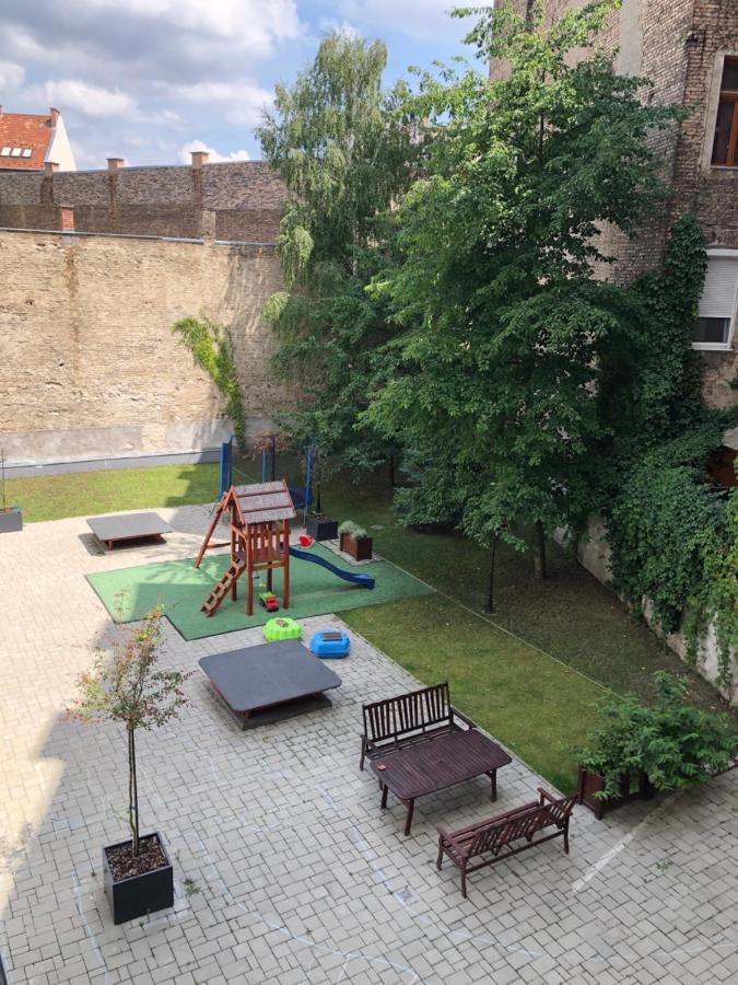 Large Apartment With Garage And Terrace Budapest Esterno foto